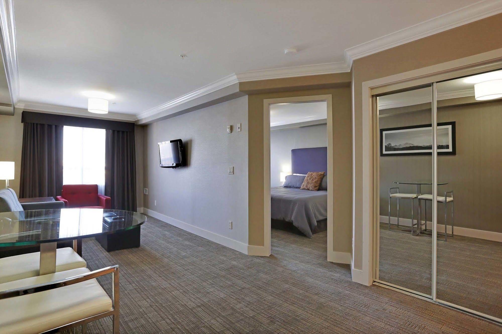 Sandman Hotel And Suites Abbotsford Exterior foto