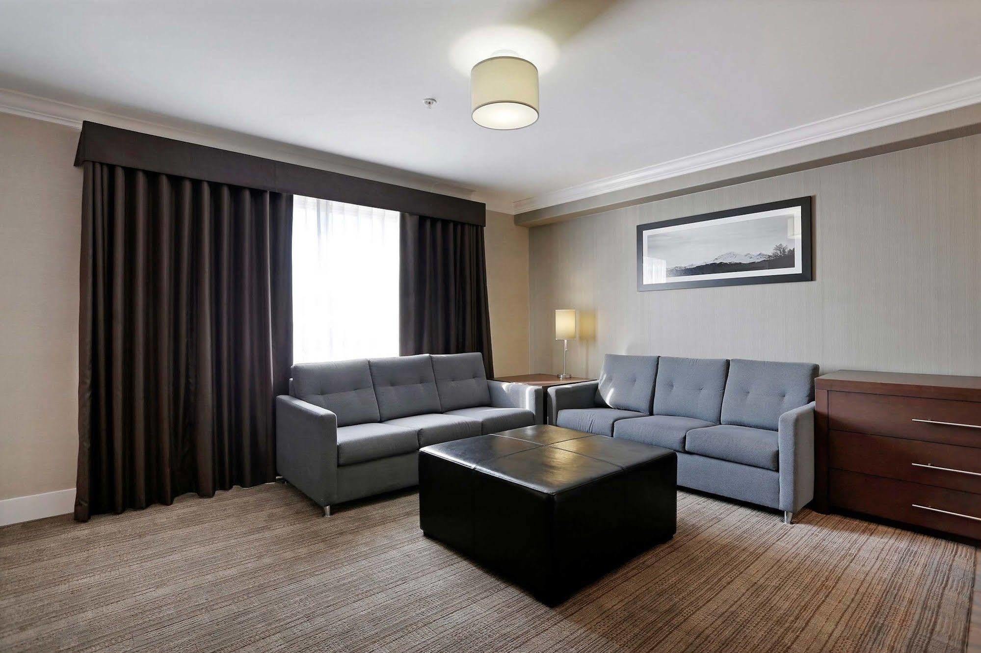 Sandman Hotel And Suites Abbotsford Exterior foto