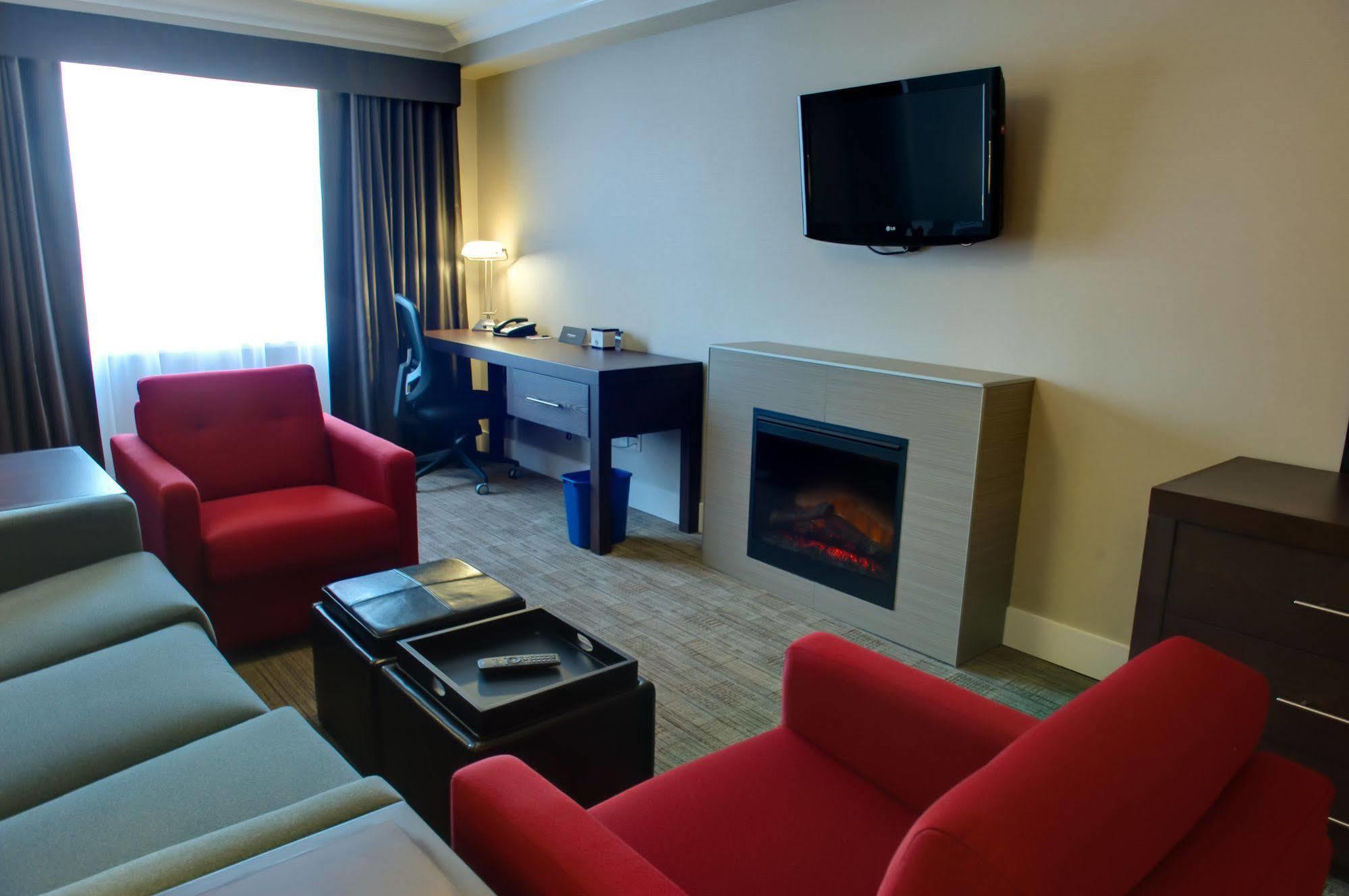 Sandman Hotel And Suites Abbotsford Exterior foto