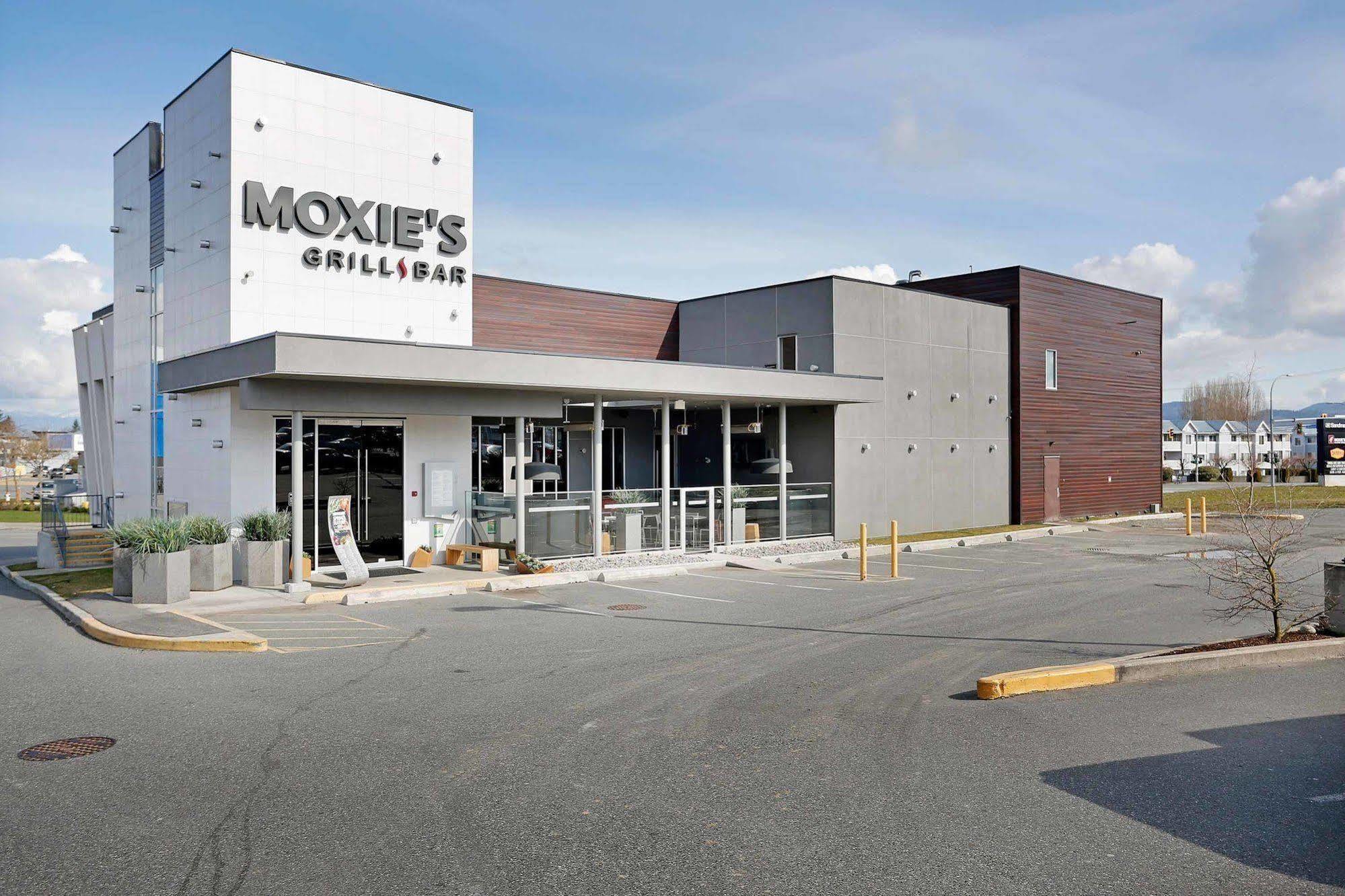 Sandman Hotel And Suites Abbotsford Exterior foto