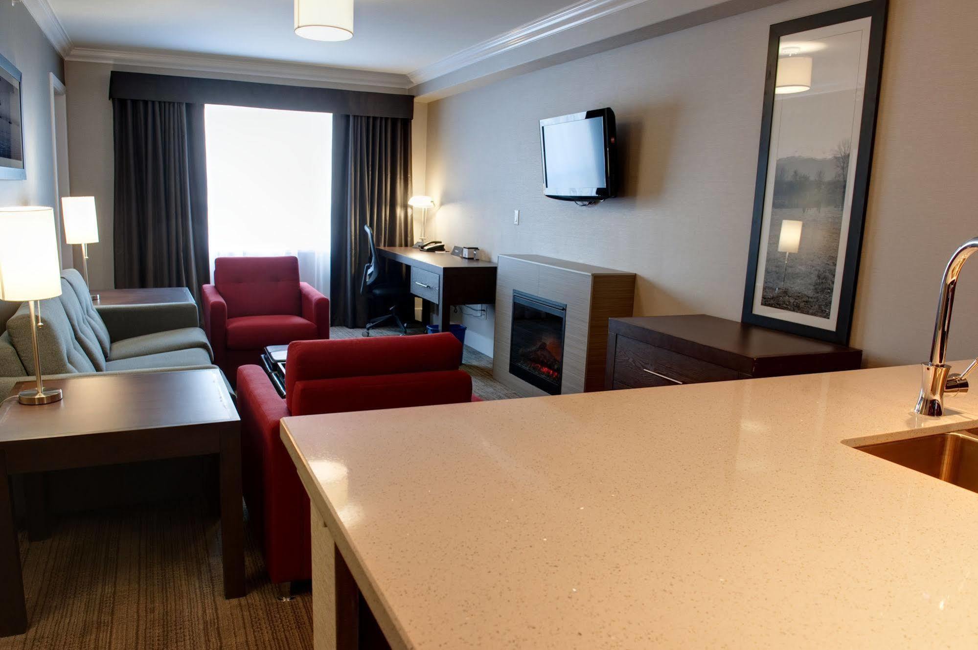 Sandman Hotel And Suites Abbotsford Exterior foto